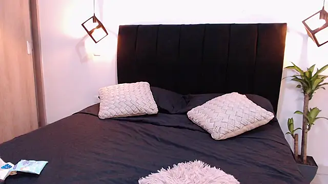 แชท XXX สดของ ArianaAlvarez_
