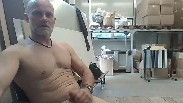 Boomerhun Chat XXX live