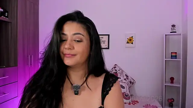 Chat +18 de LauraToro_ ao vivo