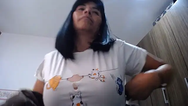 Chat XXX en directo de sharoon_cheerry