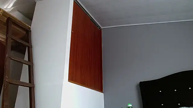 Emilia_1995's Live XXX Chat