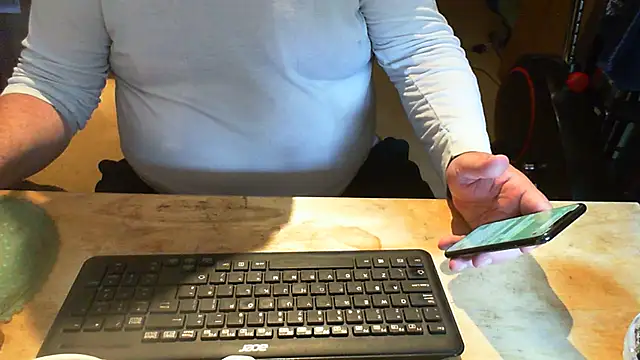 Czat XXX na żywo – Owned_drone