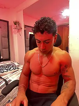 MR_MUSCLE élő XXX-chatje