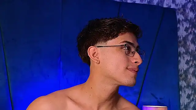 Chat XXX en directo de Aaron_Eze