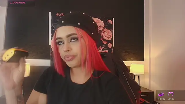 EvaaFoxxy1 Adlı Modelin Canlı XXX Sohbeti