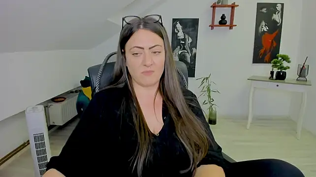 Chat +18 de MistressDarrah ao vivo