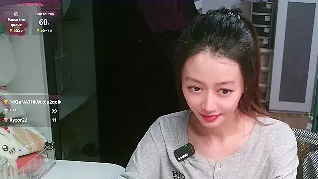 Elina-e3 现场XXX聊天