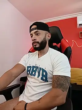 צ'אט XXX בשידור חי של Mike_savage3