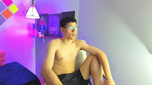 Show modela luca_white na web-kameri