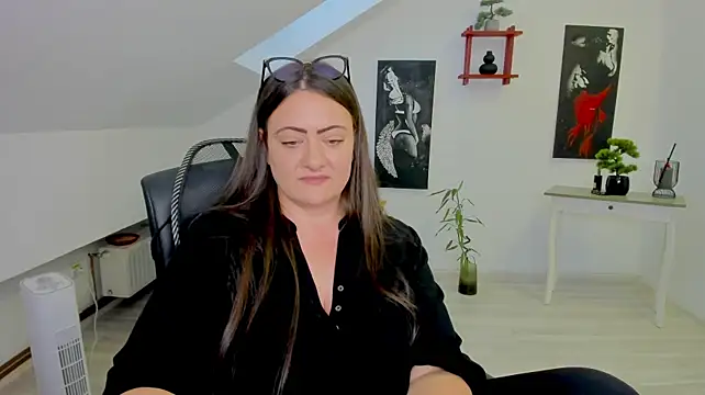 MistressDarrah's Live XXX Chat