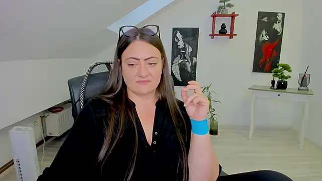 MistressDarrah Live XXX-Chat