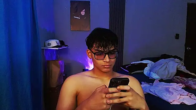 Mr_yisuzz élő XXX-chatje