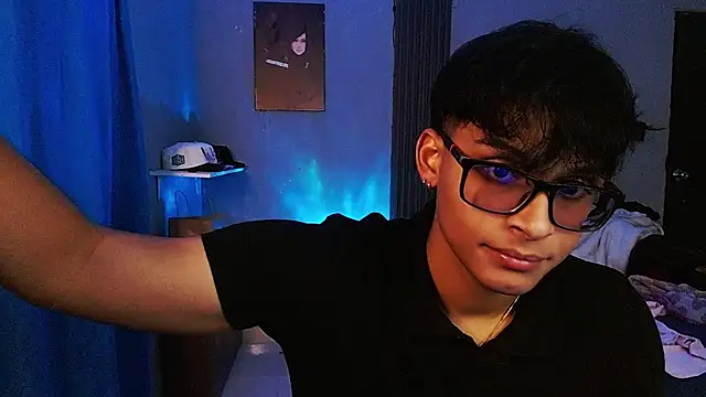 Mr_yisuzz লাইভ XXX চ্যাট
