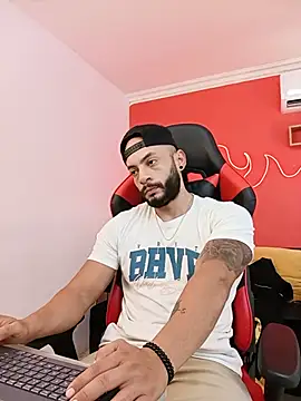 Chat +18 de Mike_savage3 ao vivo