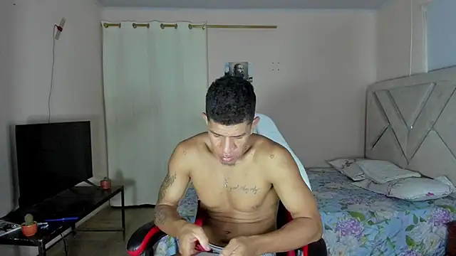 Toptony22 Adlı Modelin Canlı XXX Sohbeti
