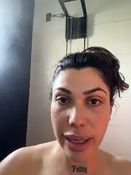 tiphanyari Chat XXX in diretta