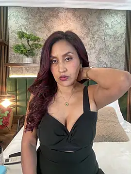 MonicaMoret Chat XXX live