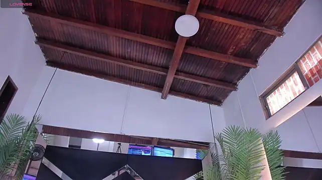 Chat +18 de emily-fox ao vivo