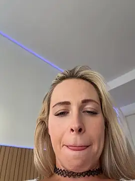 streetdoll's Live XXX Chat