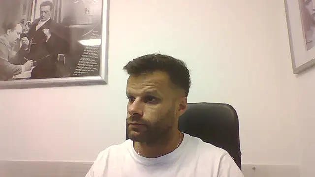 XXX chat uživo modela FROCETTO93