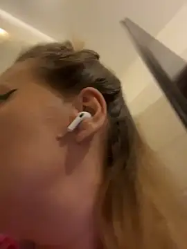 KrisKkiki Webcam show