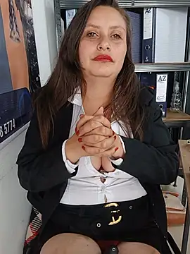 LIA--23 Adlı Modelin Canlı XXX Sohbeti