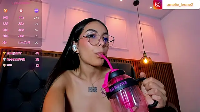 AMELIELEONE Adlı Modelin Canlı XXX Sohbeti