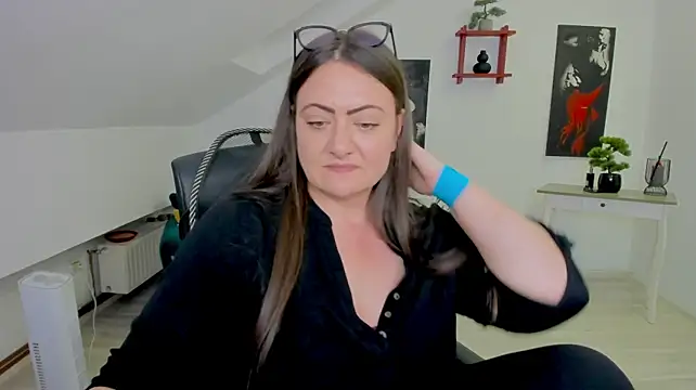 دردشة MistressDarrah الجنسية المباشرة