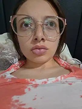 linda-schmidt Adlı Modelin Canlı XXX Sohbeti