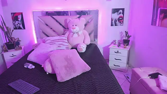 Karly_moon Adlı Modelin Canlı XXX Sohbeti
