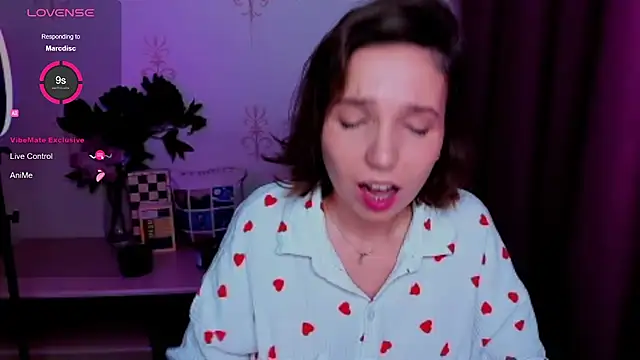 KindHazelHere_'s Live XXX Chat