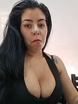 Luianna Adlı Modelin Canlı XXX Sohbeti