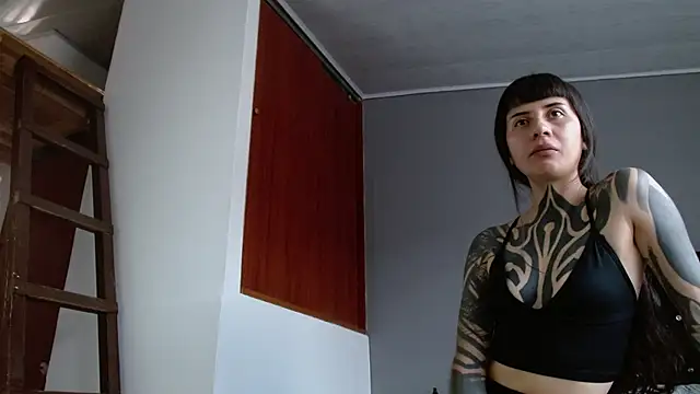 Emilia_1995's Live XXX Chat