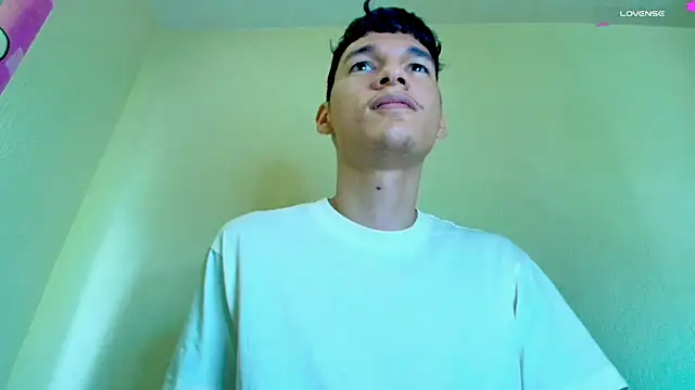 Paulhot018's Live XXX Chat