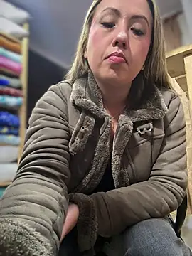 VIOLETA-25_ élő XXX-chatje