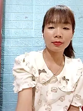 AmyLinee01 即時 XXX 聊天