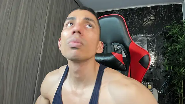 צ'אט XXX בשידור חי של Erik_castle