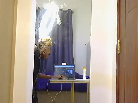 Tasha_1 live XXX chat