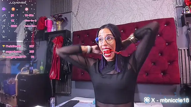 MissNicoleSds Show Webcam