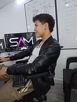 Chat +18 de Axel_Romanov ao vivo