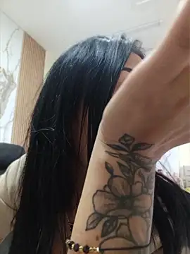 CrystalRouse19's Live XXX Chat
