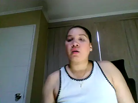 MaddyMay_LmX: онлайн-секс-чат