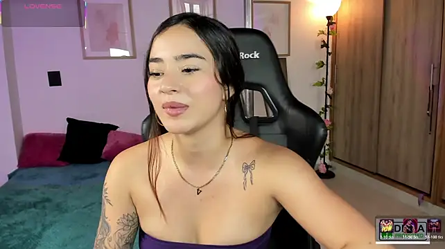 Chat +18 de Veronica_isaza__ ao vivo