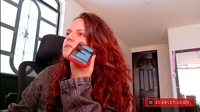 Scarletleon77 live XXX chat