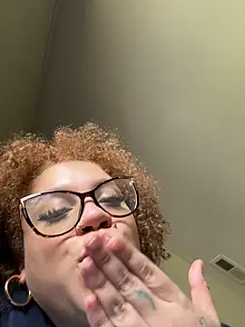 QueenNuttCollector's Live XXX Chat