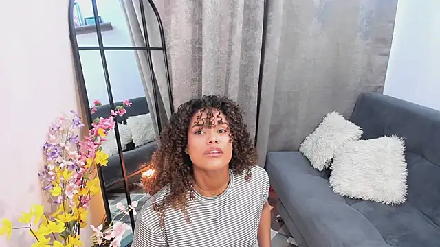 Amelia_bss Adlı Modelin Canlı XXX Sohbeti