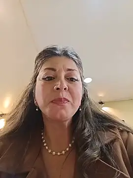 emma_tour Adlı Modelin Canlı XXX Sohbeti