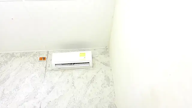 XXX chat uživo modela emy_0