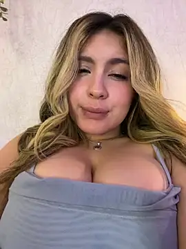 Cloee_Rainbow1's Live XXX Chat