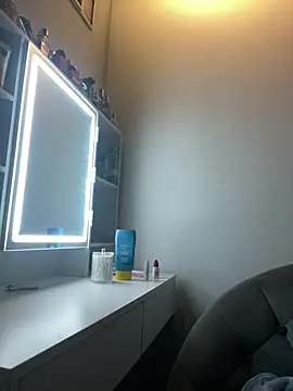 Just-Lillyn Live XXX chat